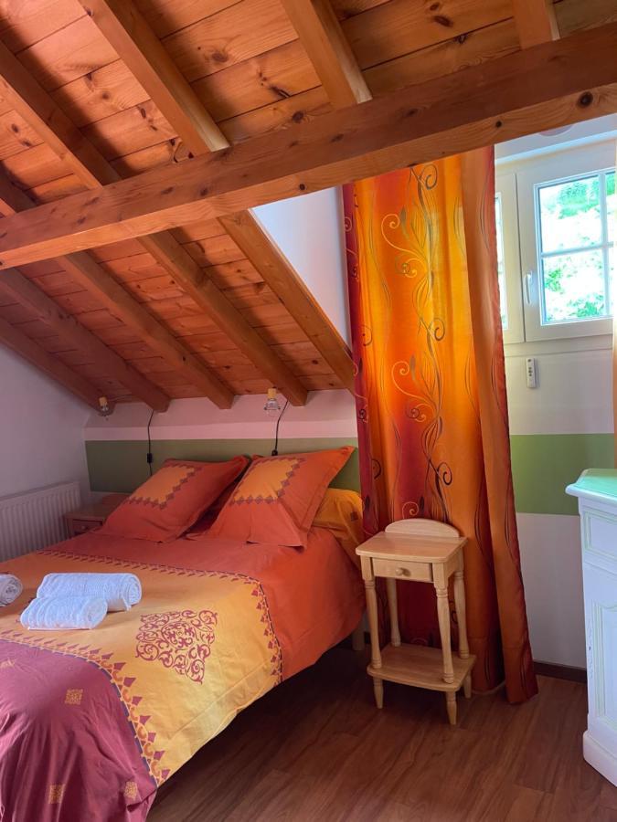 Les Gites De La Maison Bleue D'Estialescq المظهر الخارجي الصورة