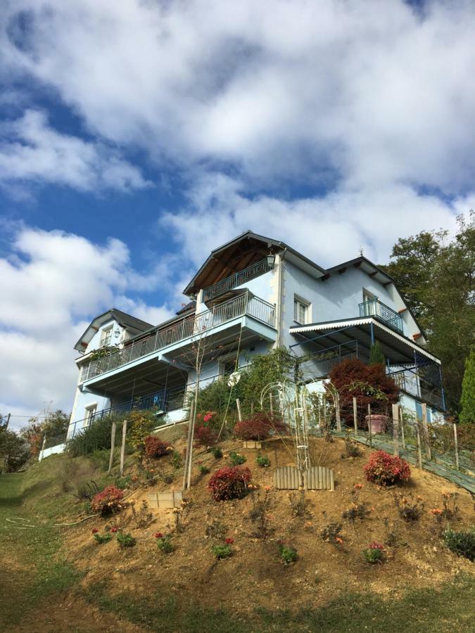 Les Gites De La Maison Bleue D'Estialescq المظهر الخارجي الصورة